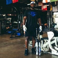 2023 Louisville Slugger Everett Williams 2.0 12" USSSA Slowpitch Softball Bat: WBL2738010 -Baseball Equipment Shop 2023 Louisville Slugger Everett Williams Pass Em Out Slowpitch Softball bat Lifestyle 3